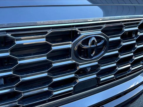 Certified 2025 Toyota Sequoia Platinum image 28