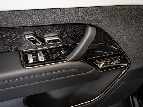 Used 2025 Land Rover Range Rover Sport Dynamic SE image 24