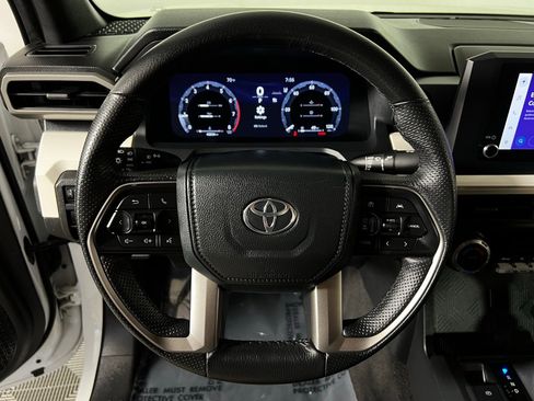 Certified 2024 Toyota Tacoma TRD Off-Road image 14