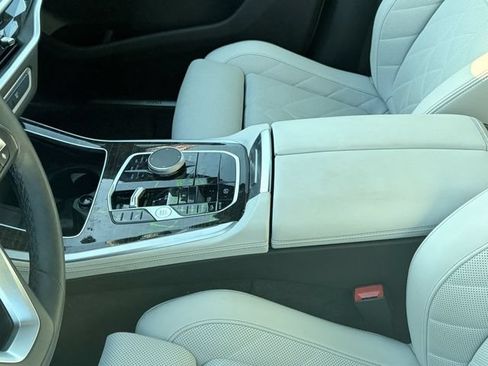Used 2024 BMW X5 xDrive40i w/ Premium Package AWD/4WD image 9