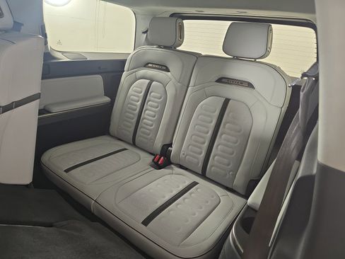 Used 2024 Rivian R1S Adventure AWD/4WD image 22