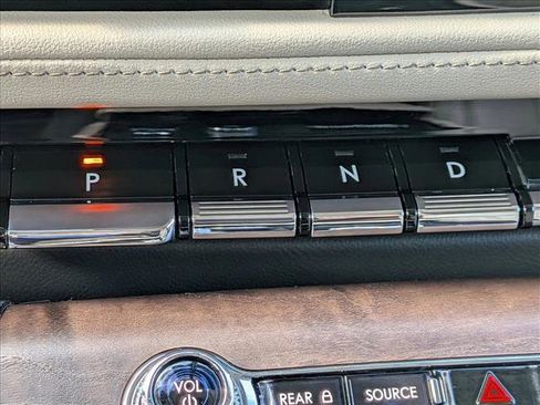 Used 2020 Lincoln Aviator Reserve w/ Equipment Group 202A image 16