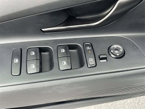 Certified 2025 Hyundai Elantra Sport image 17