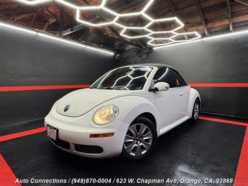Used 2010 Volkswagen Beetle Convertible image 2