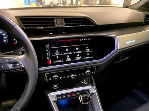 Used 2023 Audi Q3 2.0T Premium Plus w/ Premium Plus Package image 7