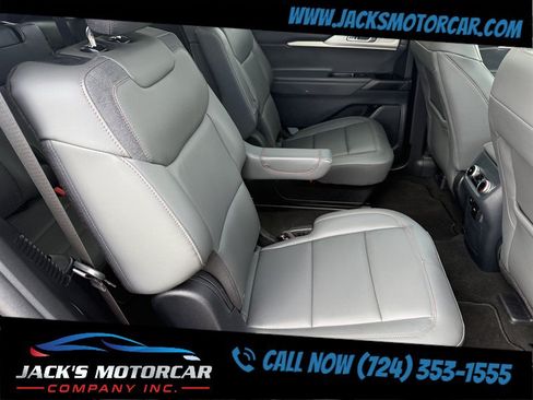 Used 2025 Ford Explorer Active w/ Active Comfort Package AWD/4WD image 35