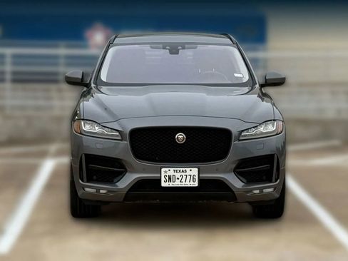 Used 2018 Jaguar F-PACE R-Sport image 2