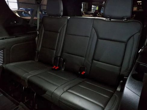 Used 2021 Chevrolet Suburban High Country AWD/4WD image 16