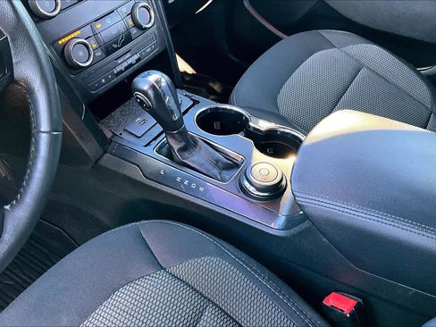 Used 2019 Ford Explorer XLT image 16