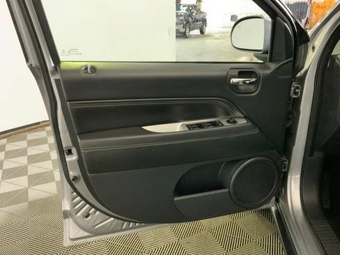 Used 2017 Jeep Compass High Altitude AWD/4WD image 16