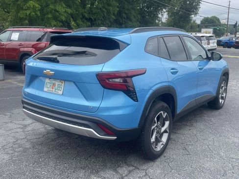 Used 2025 Chevrolet Trax LT FWD image 3