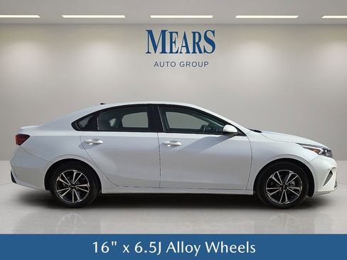 Used 2024 Kia Forte LXS image 7