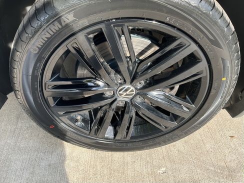 Used 2022 Volkswagen Tiguan SE R-Line image 13