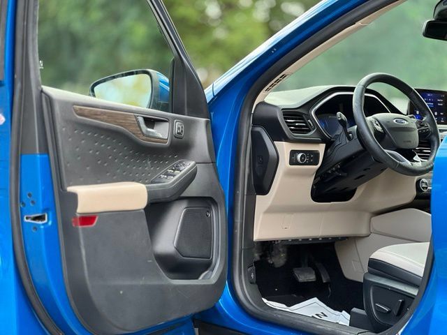 Used 2020 Ford Escape Titanium AWD/4WD image 9