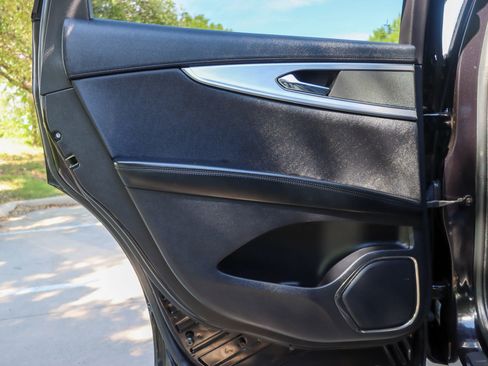 Used 2019 Lincoln Nautilus FWD image 11