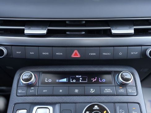 Certified 2023 Hyundai Palisade Limited AWD/4WD image 40