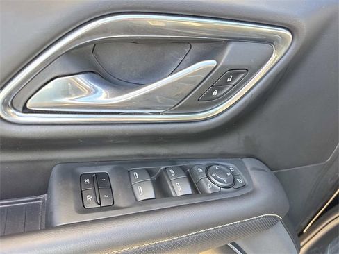 Used 2023 GMC Yukon XL SLT w/ SLT Premium Package image 21