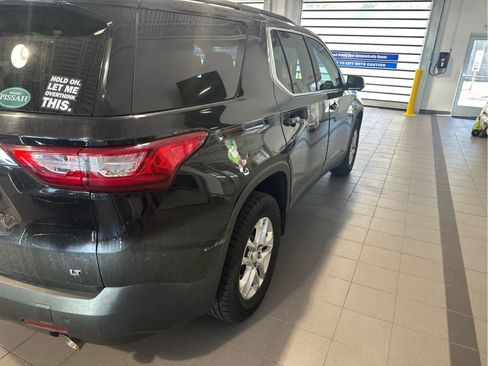 Used 2021 Chevrolet Traverse LT FWD image 3