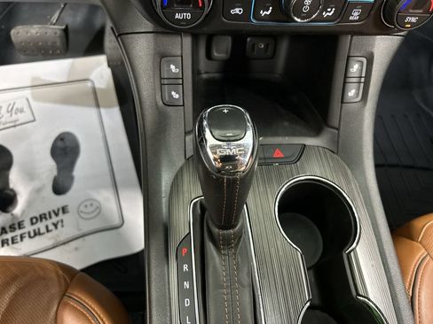 Used 2017 GMC Acadia SLT AWD/4WD image 17