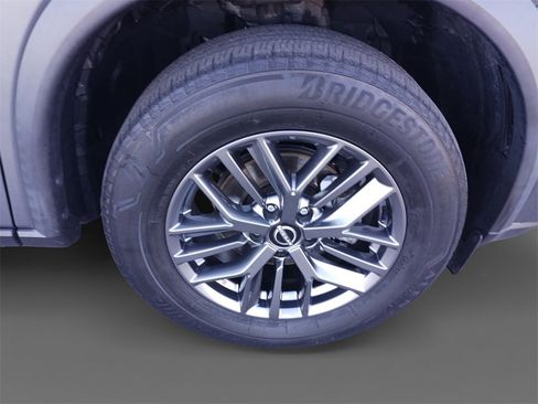 Used 2023 Nissan Rogue S image 16