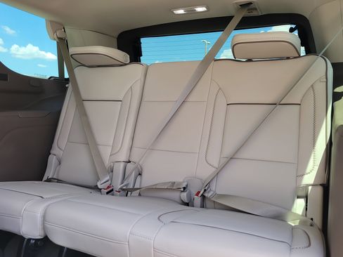 Used 2024 GMC Yukon Denali RWD image 14