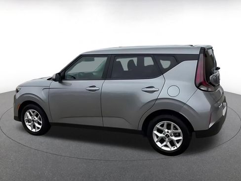 Used 2025 Kia Soul LX w/ LX Technology Package FWD image 9