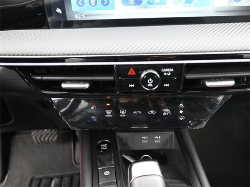 Used 2025 Nissan Kicks SR image 14