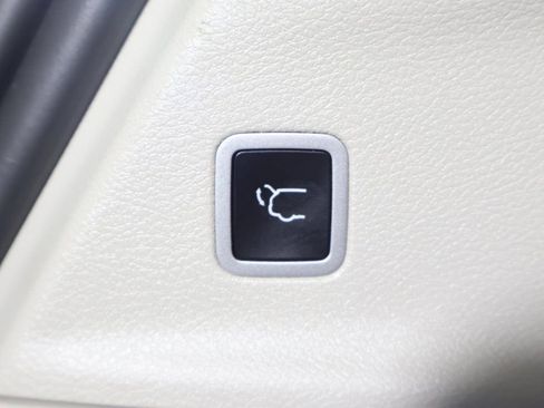 Used 2024 Chrysler Pacifica Limited FWD image 63