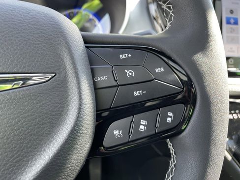 New 2026 Chrysler Pacifica Limited w/ S Appearance Package FWD image 17