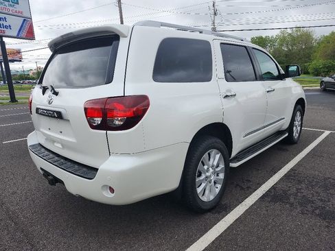Used 2020 Toyota Sequoia Platinum AWD/4WD image 3