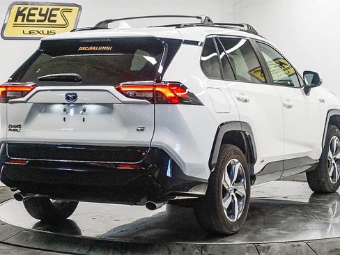 Used 2021 Toyota RAV4 SE w/ Weather & Moonroof Package image 4