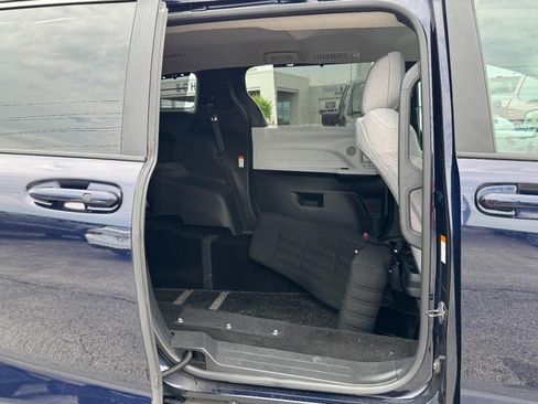 Used 2026 Toyota Sienna LE FWD image 18