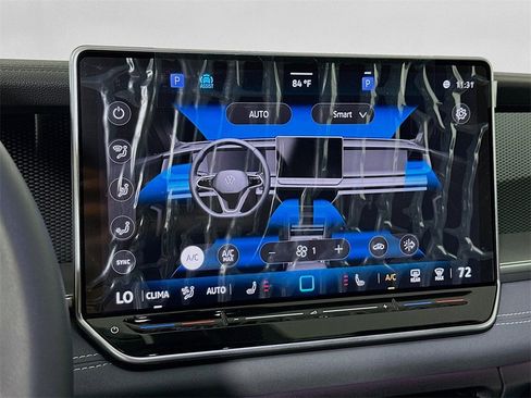 Used 2025 Volkswagen Tiguan SE image 13