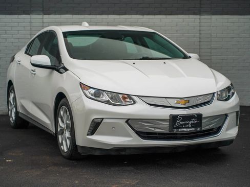 Used 2018 Chevrolet Volt Premier w/ Driver Confidence Package FWD image 3