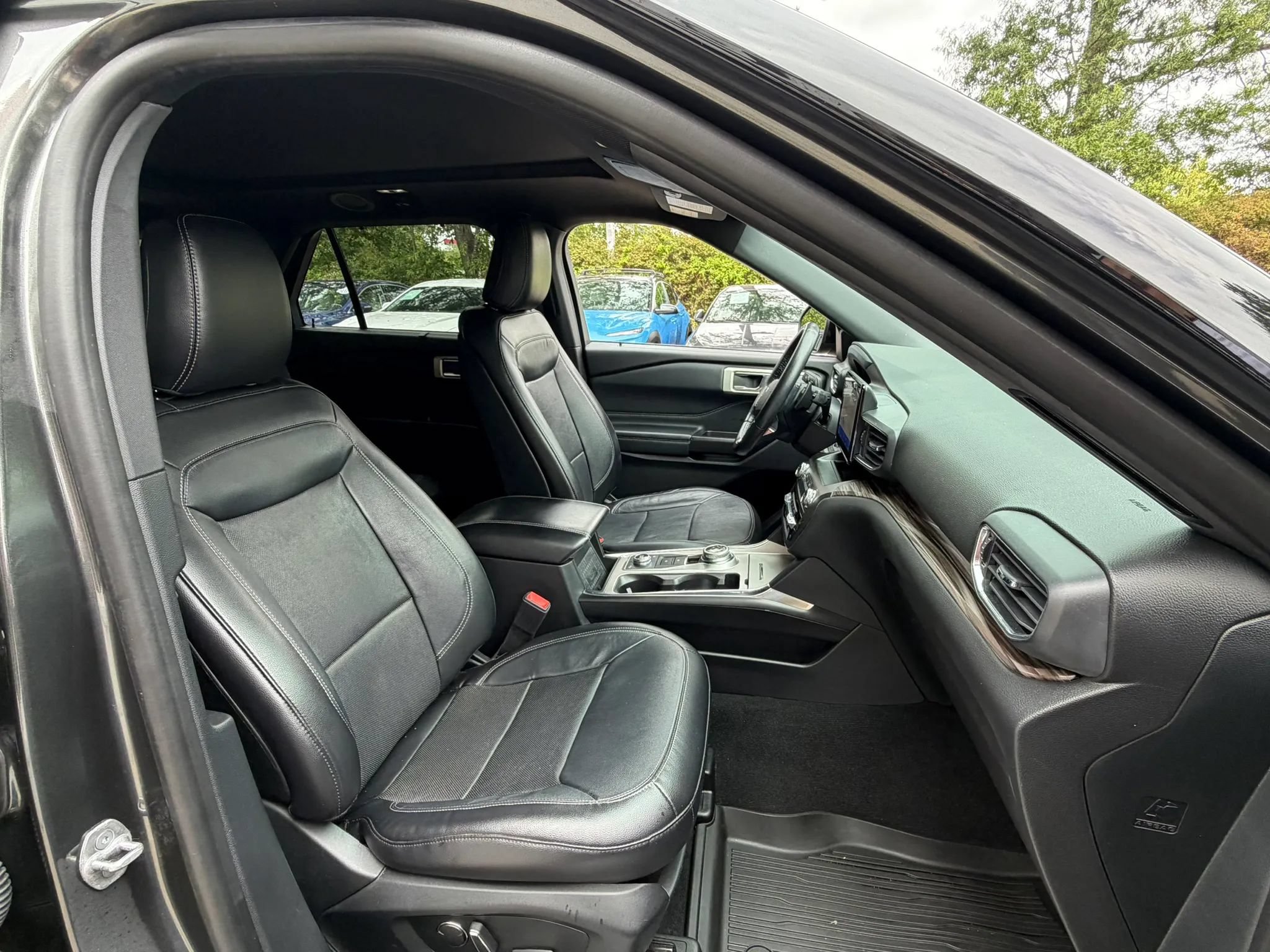 Used 2020 Ford Explorer Limited w/ Class III Trailer Tow Package AWD/4WD image 8
