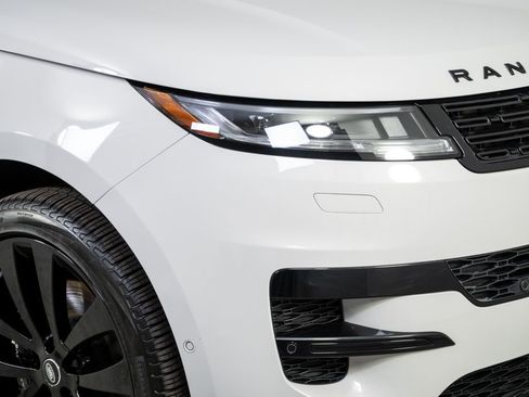 Used 2023 Land Rover Range Rover Sport SE Dynamic image 37