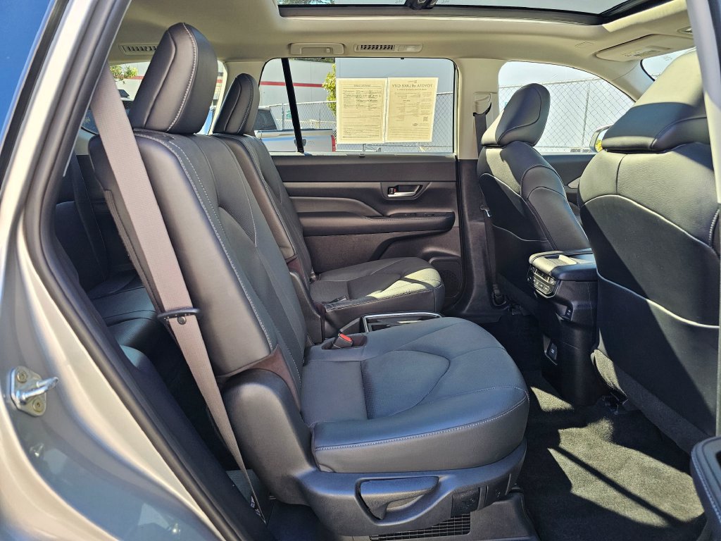 Used 2024 Toyota Grand Highlander AWD Hybrid image 12