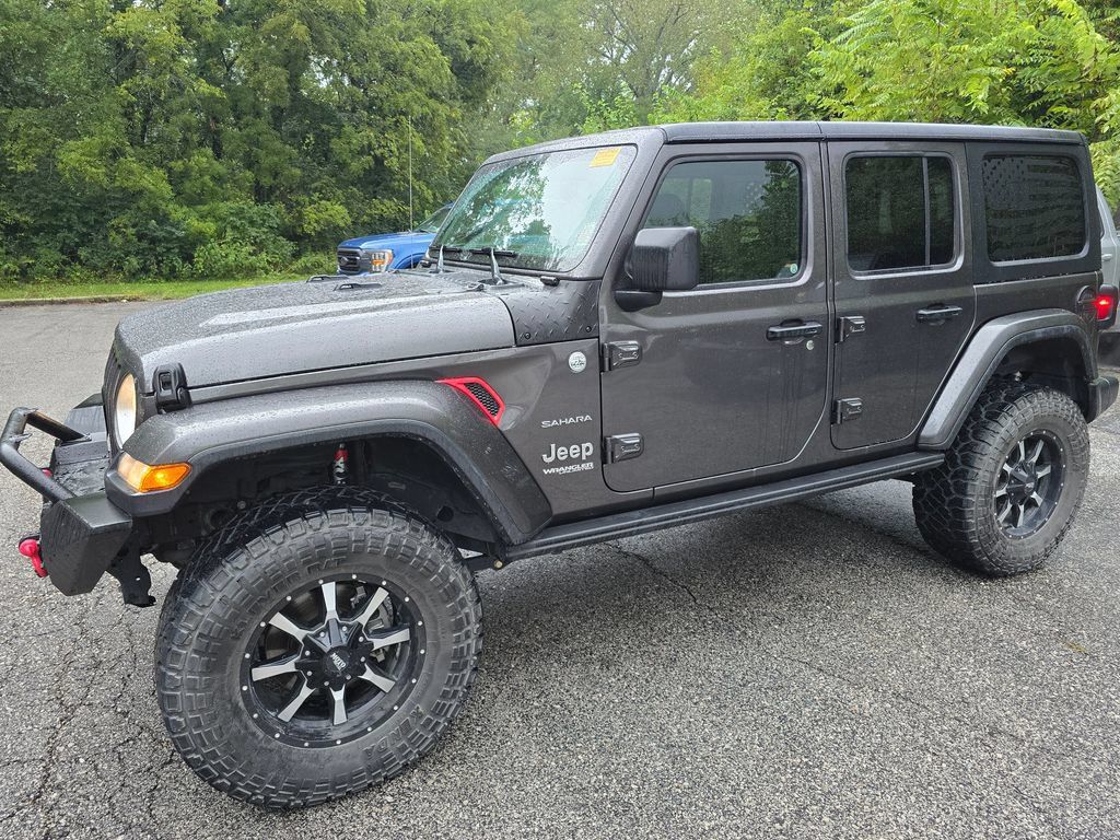 Used 2018 Jeep Wrangler Unlimited Sahara w/ Cold Weather Group AWD/4WD image 3