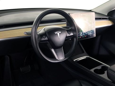 Used 2022 Tesla Model Y Long Range AWD/4WD image 29