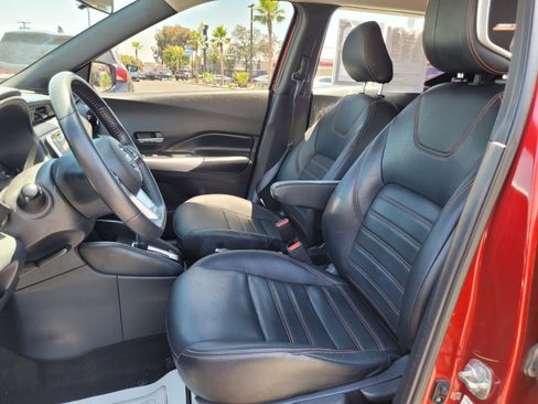 Used 2019 Nissan Kicks SR w/ SR Premium Package FWD image 10