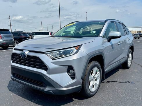 Used 2019 Toyota RAV4 XLE w/ Convenience Package AWD/4WD image 3