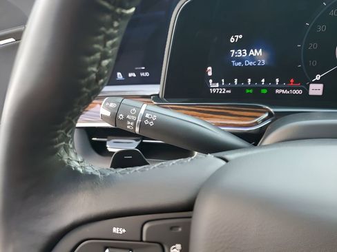 Certified 2024 Cadillac Escalade Premium Luxury image 37