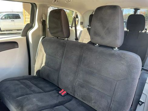 Used 2019 Dodge Grand Caravan SE w/ UConnect Hands-Free Group image 19
