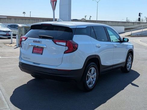 Used 2024 GMC Terrain SLE image 8
