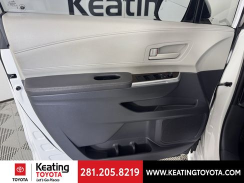 Used 2021 Toyota Sienna LE image 11