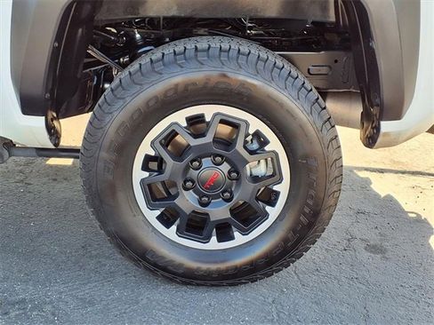 Used 2024 Toyota Tacoma TRD Off-Road image 7