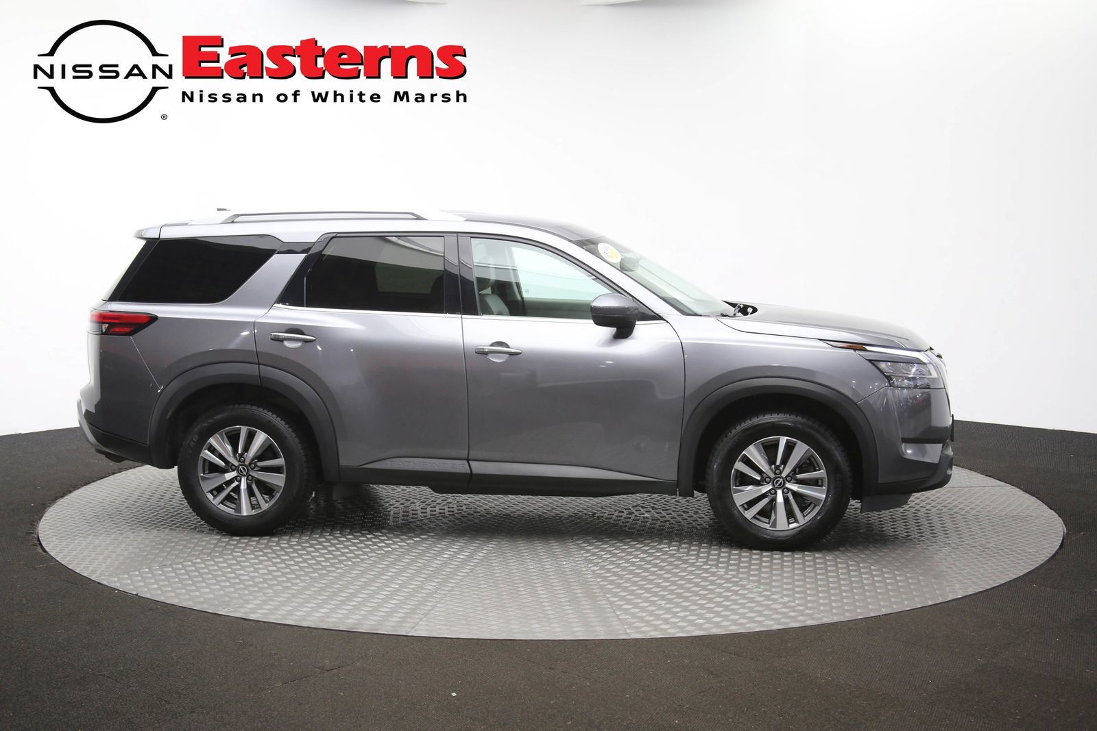 Used 2022 Nissan Pathfinder SL AWD/4WD image 46