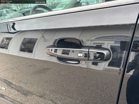 Used 2023 GMC Acadia SLE FWD image 10