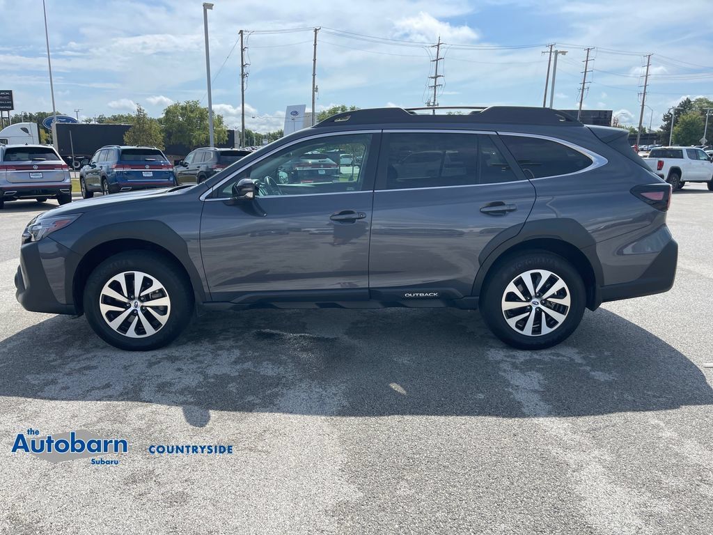Used 2025 Subaru Outback Premium AWD/4WD image 2