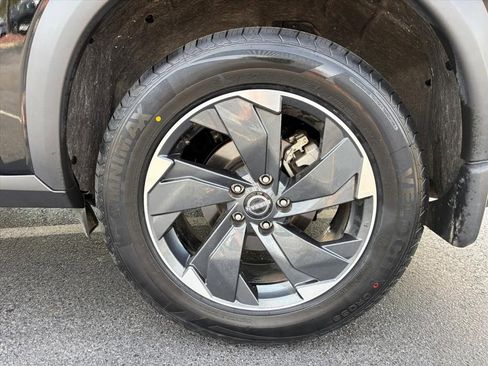 Certified 2024 Nissan Rogue SV image 27